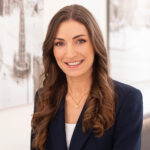 Portrait von Janine Wittmann, Immobilienmaklerin, Verkauf und Bewertung in Nürnberg