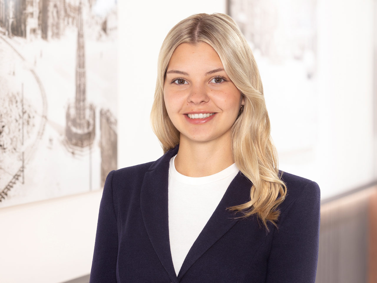 Portrait von Sabrina Rausch, Immobilienmaklerin für Nürnberg
