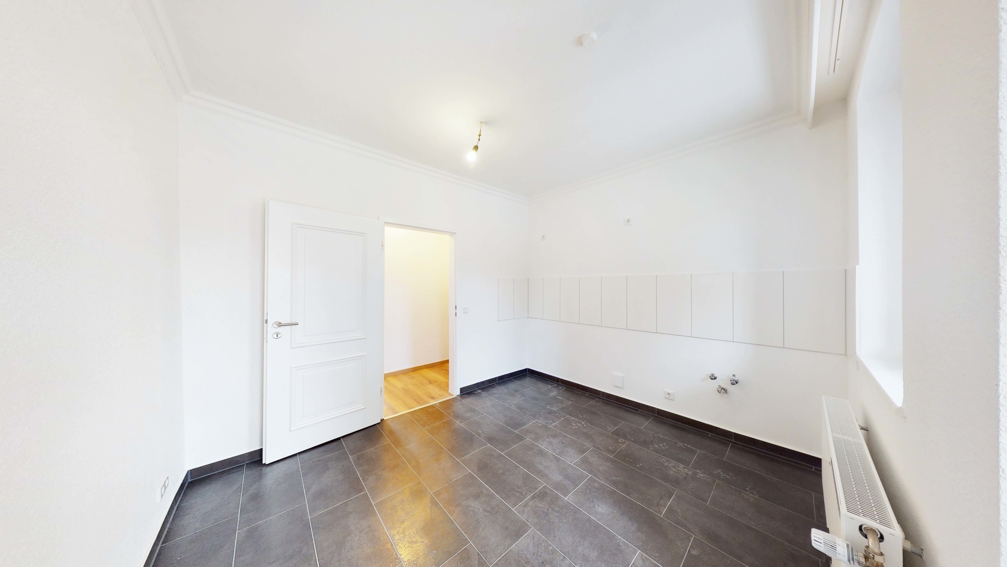 IMMOPARTNER TerrassenWohnung mit Garten im sanierten Altbau