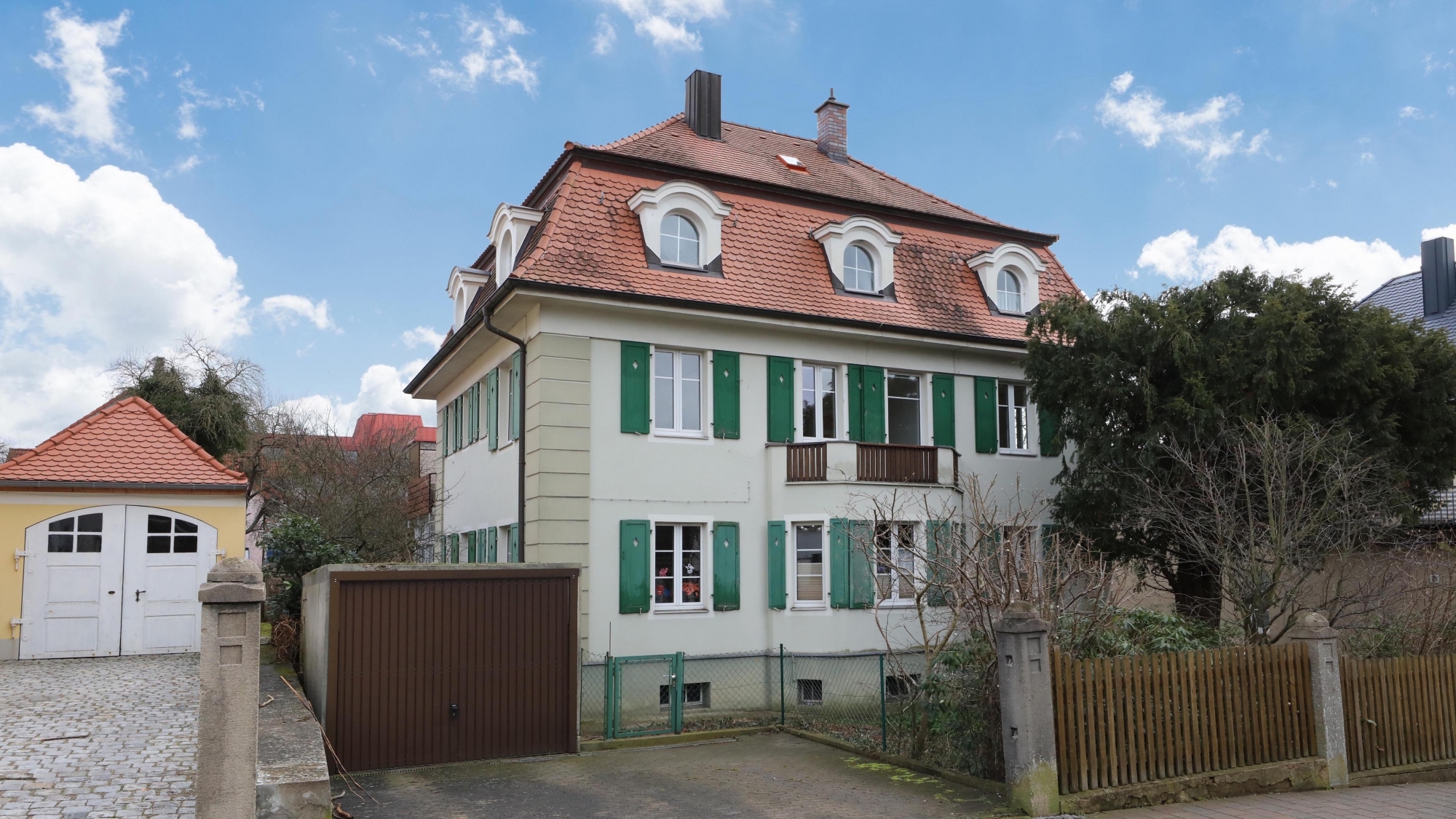 IMMOPARTNER Charmantes MFH im Jugendstil Immopartner Nürnberg